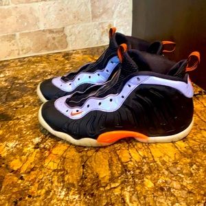 Nike foam posits orange and black